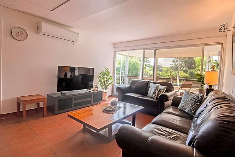 Oceana Suites: Bora-Bora, Punta del Este.