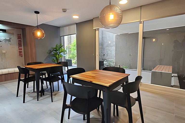 Apartment with A/C steps from Movistar Arena.