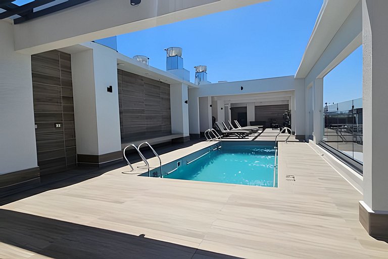 Apartment with A/C steps from Movistar Arena.