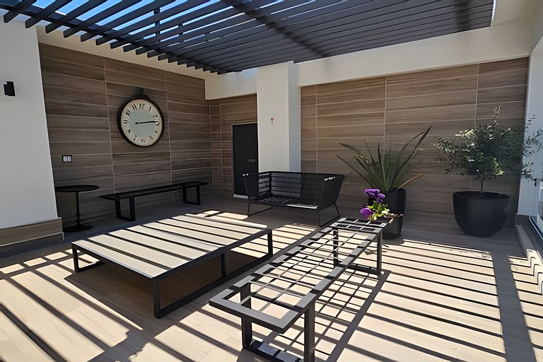 Apartment with A/C steps from Movistar Arena.