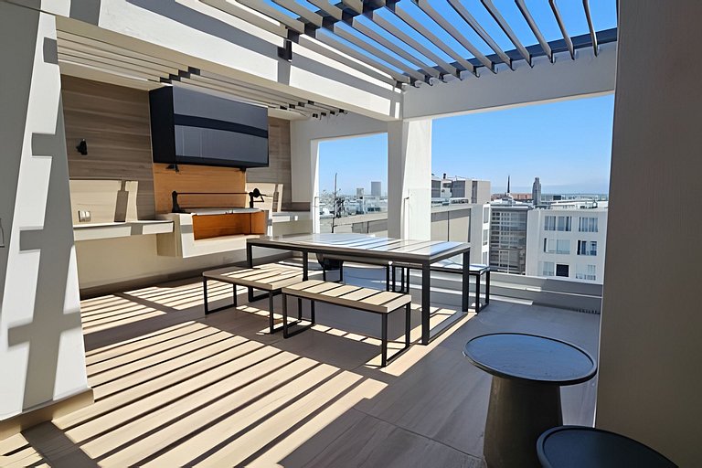 Apartment with A/C steps from Movistar Arena.