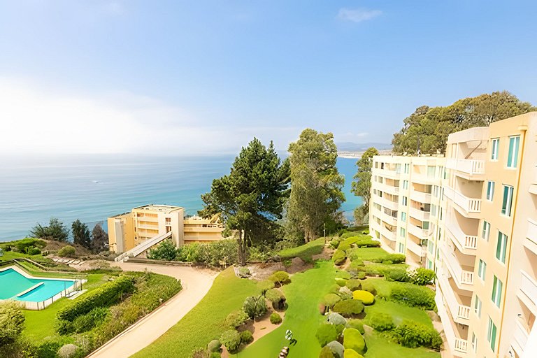 Apartment in a private complex, beachfront, Horcón.