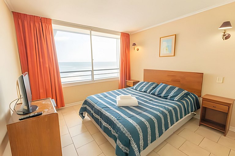 Apartment with pool and sports courts, in front of Playa Coc