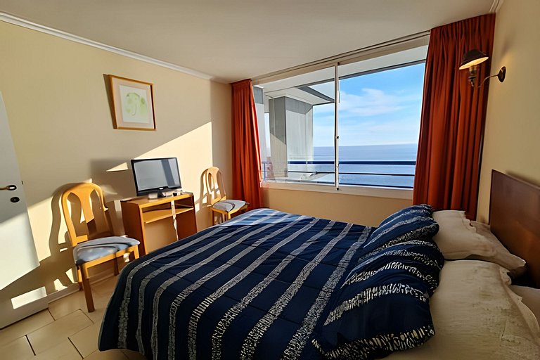 Apartment with pool and sports courts, in front of Playa Coc