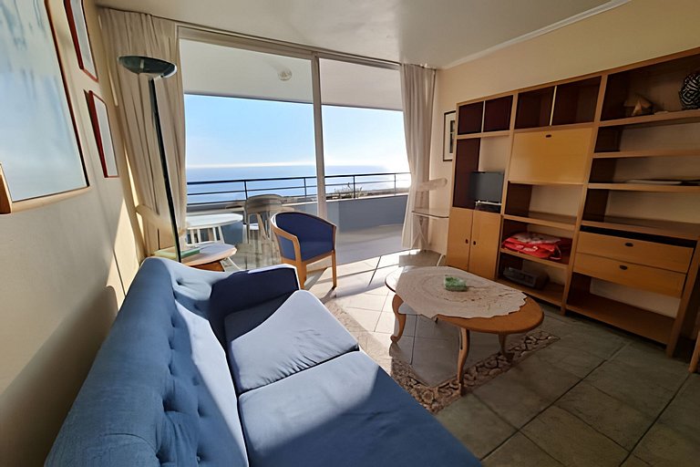 Apartamento com piscina e quadras esportivas, em frente à Pl