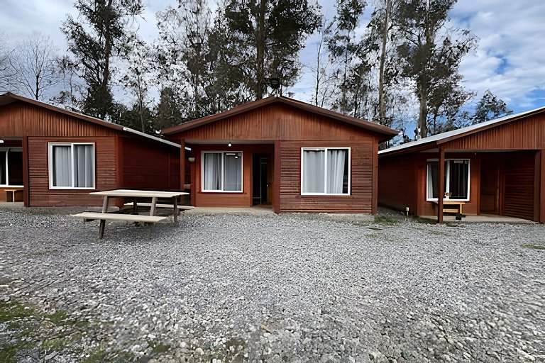 Cabin with hot tub minutes from Lake Licanray.