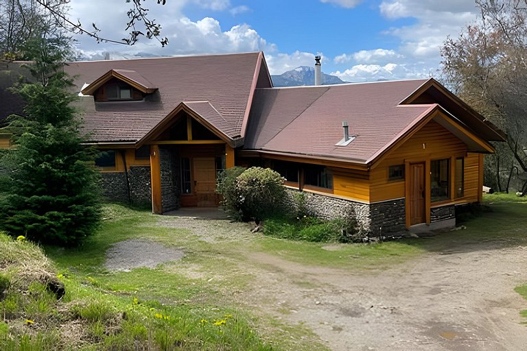 Incrível casa cercada por áreas verdes, Coyhaique.