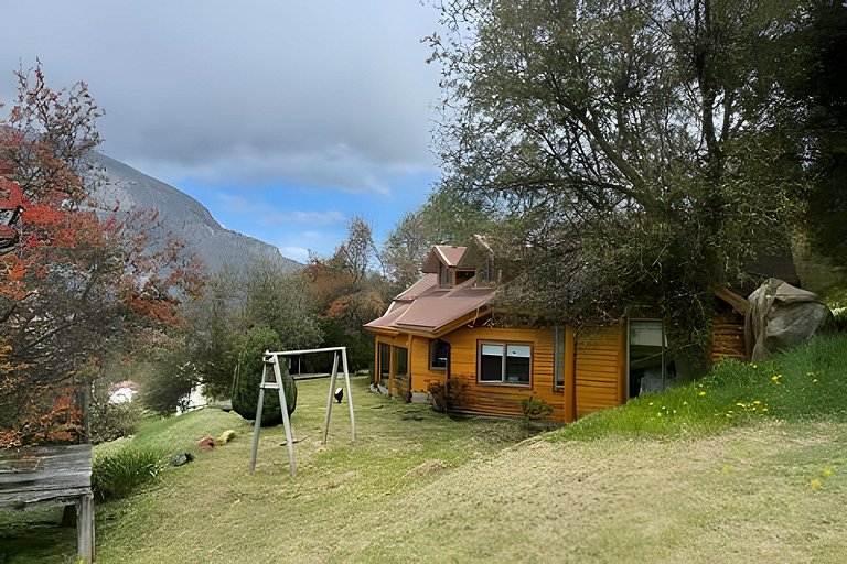 Incrível casa cercada por áreas verdes, Coyhaique.