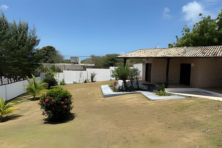House with a pool and barbecue area in Tibau do Sul.