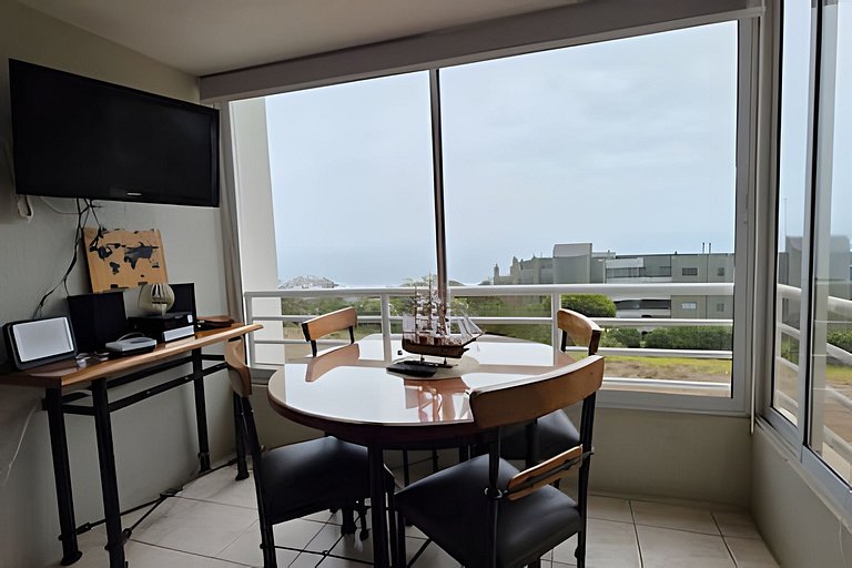 Apartamento com vista para o mar, em frente à Playa Cochoa.
