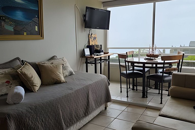 Apartamento com vista para o mar, em frente à Playa Cochoa.
