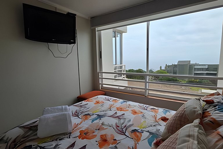 Apartamento com vista para o mar, em frente à Playa Cochoa.