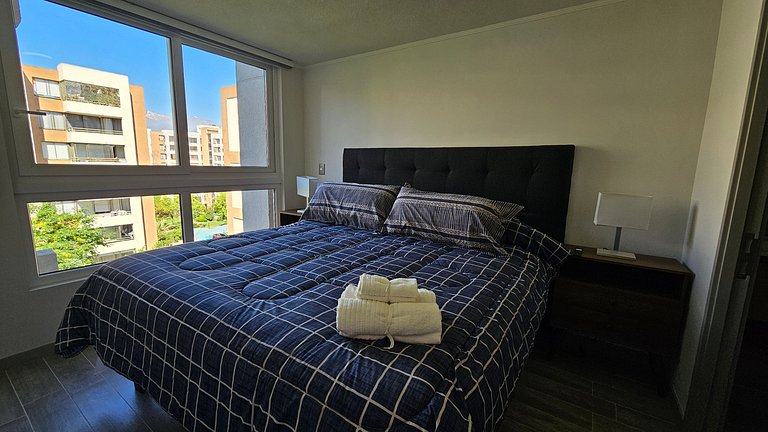 Apartment with A/C steps from Movistar Arena.