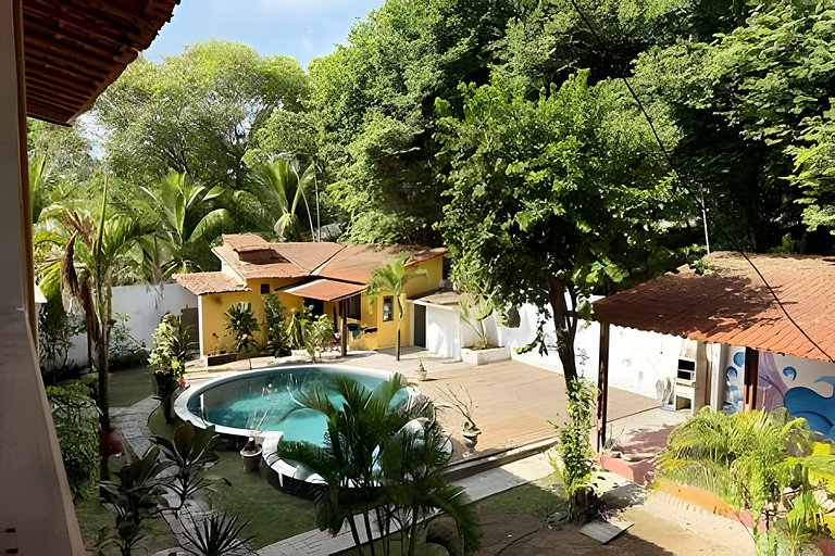 Guesthouse with a pool and tropical surroundings, Pipa