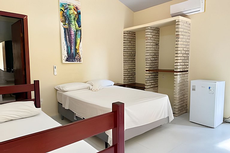 Guesthouse with a pool and tropical surroundings, Pipa