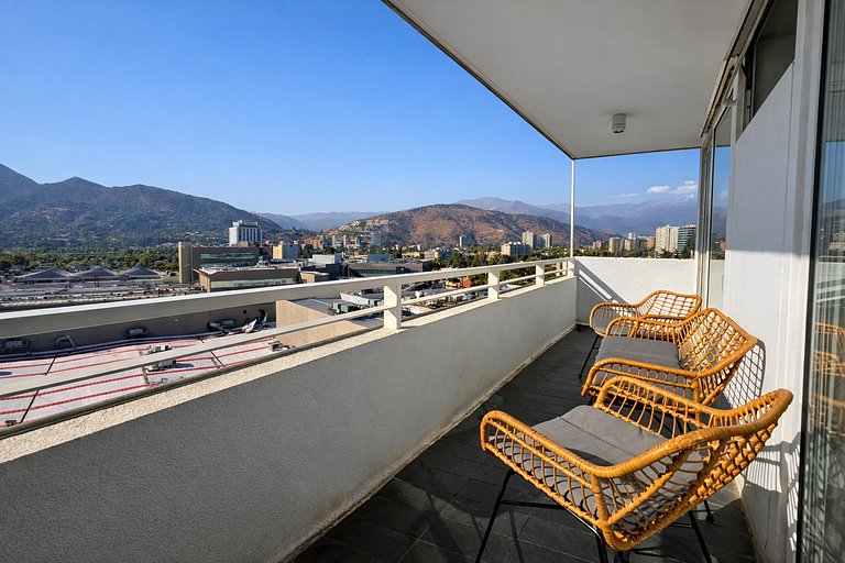 Apartment steps from Mall Alto Las Condes.