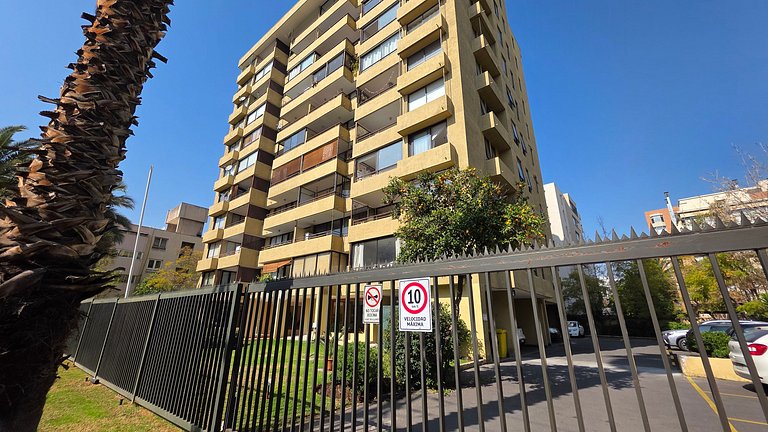 Apartment with excellent location in Providencia.
