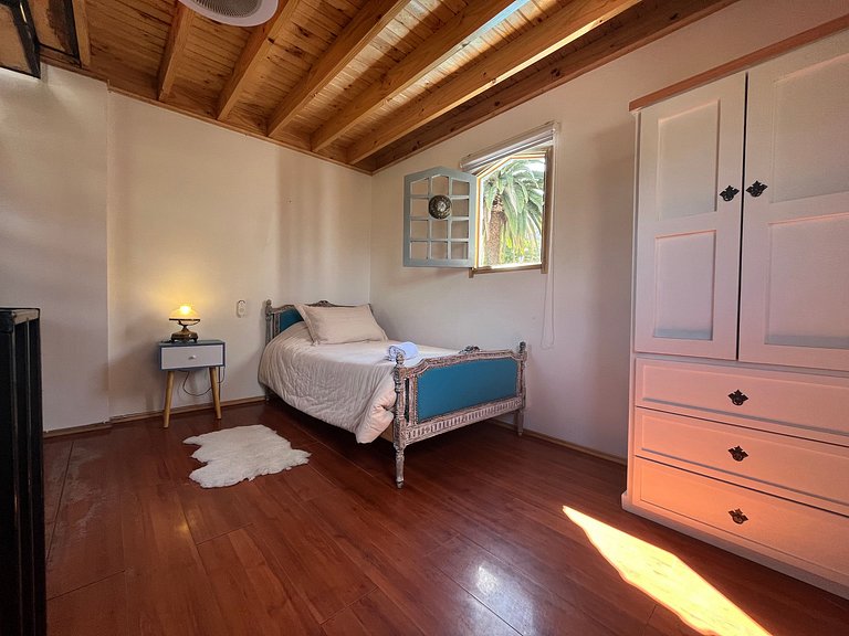 Spacious house with a pool and hot tub, Cajón del Maipo.