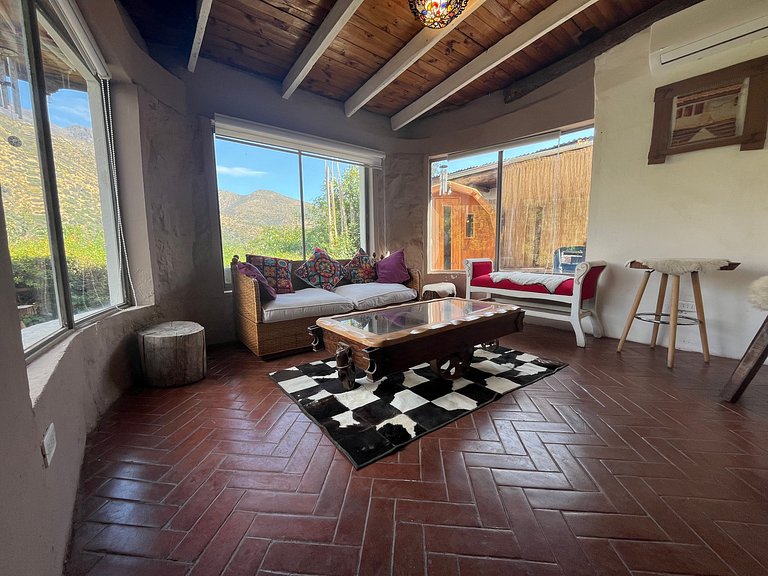 Spacious house with a pool and hot tub, Cajón del Maipo.