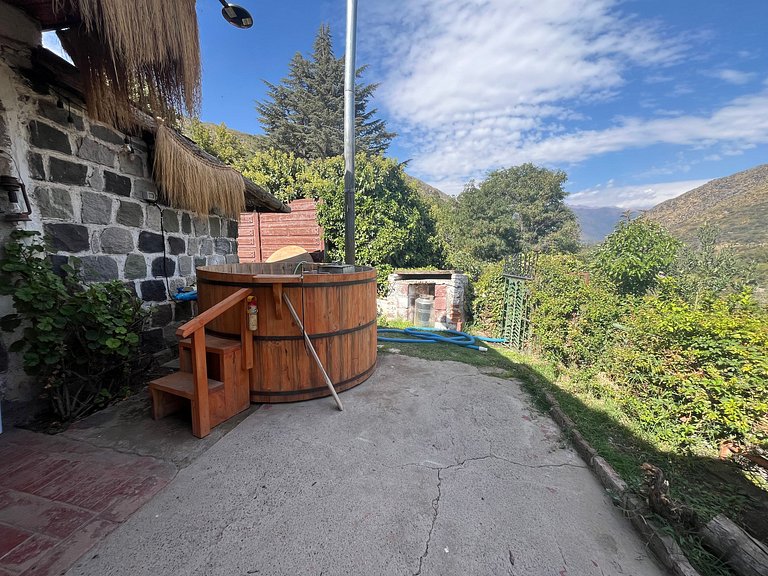 Spacious house with a pool and hot tub, Cajón del Maipo.