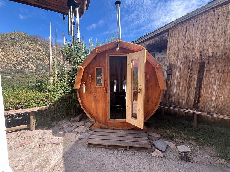 Spacious house with a pool and hot tub, Cajón del Maipo.