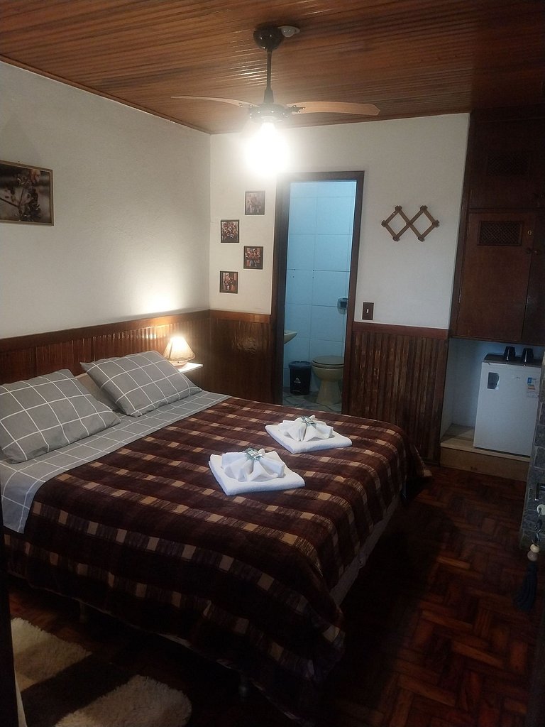 Chalet rodeado de naturaleza con piscina, Maringá.