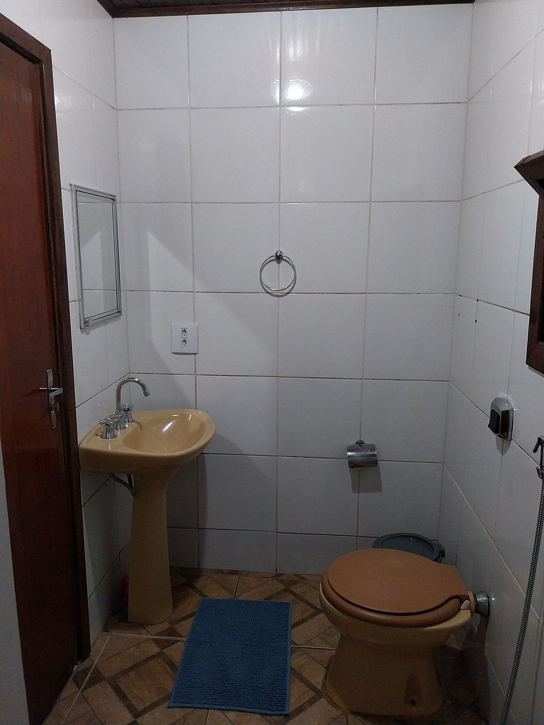 Chalet rodeado de naturaleza con piscina, Maringá.