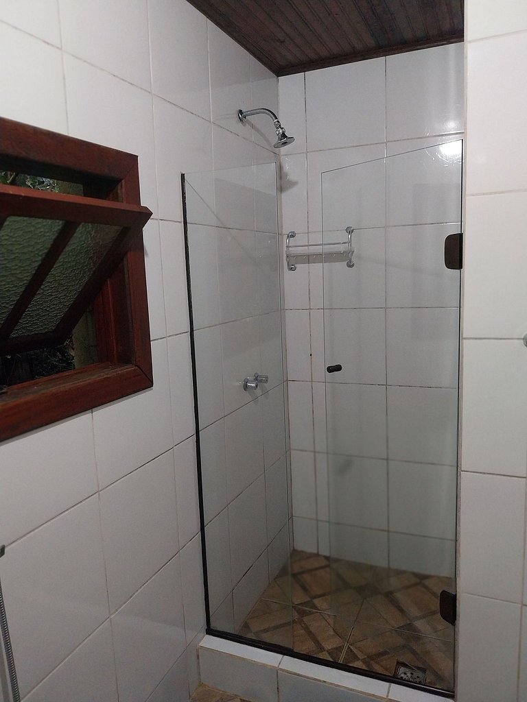 Chalet rodeado de naturaleza con piscina, Maringá.
