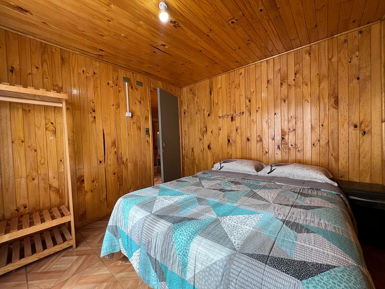 Cabana familiar com tina de água quente em Licanray.