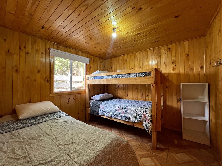 Family cabin with hot tub in Licanray.