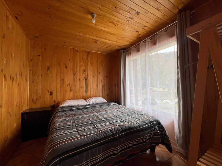 Family cabin with hot tub, Lake Licanray.