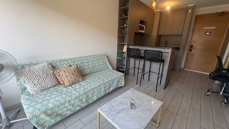 Apartamento com excelente conectividade, Irarrázaval.