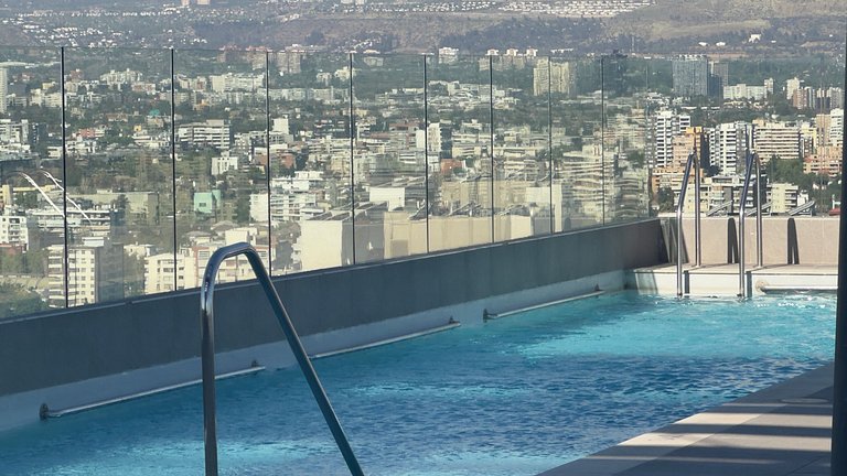 Apartamento com excelente conectividade, Irarrázaval.
