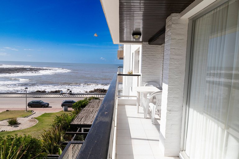 Family apartment facing the sea, Punta del Este.