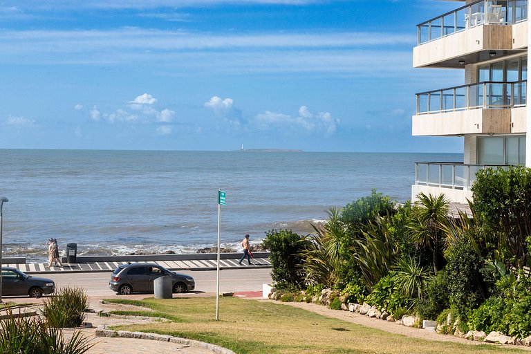 Family apartment facing the sea, Punta del Este.