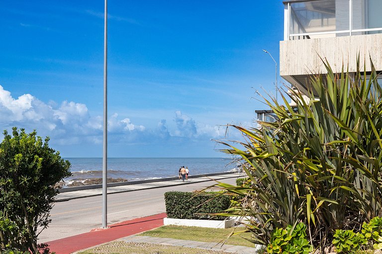 Family apartment facing the sea, Punta del Este.