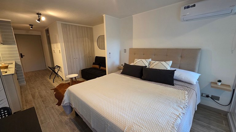 Apartment with A/C minutes from Movistar Arena.