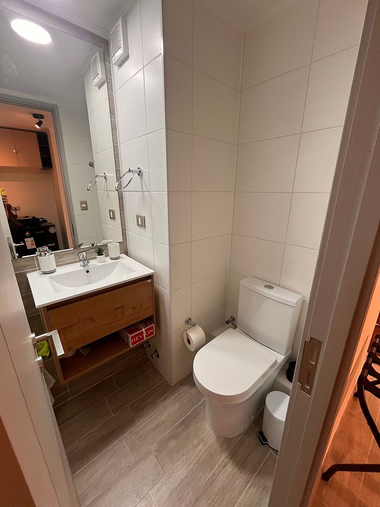 Departamento con A/C a minutos de Movistar Arena.