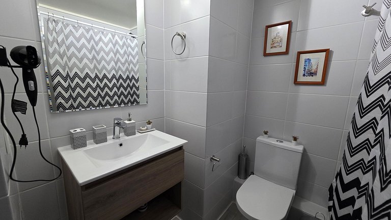 Apartment in Santa Rosa, steps from the metro.