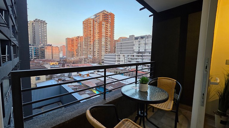 Apartment in Santa Rosa, steps from the metro.