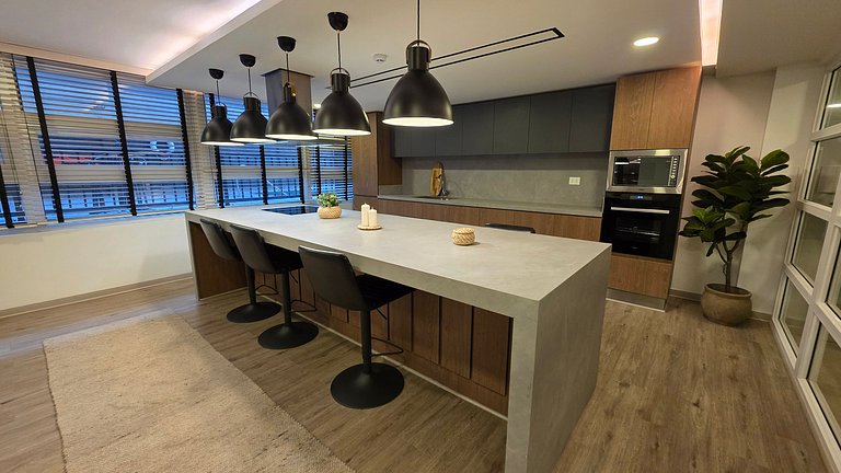 Apartment in Santa Rosa, steps from the metro.