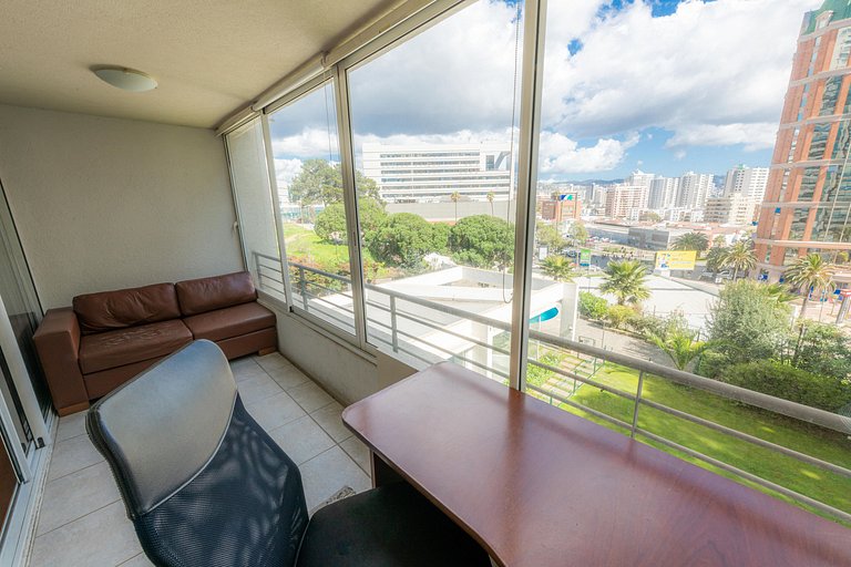Apartment with parking, steps from the sea and Mall Marina.
