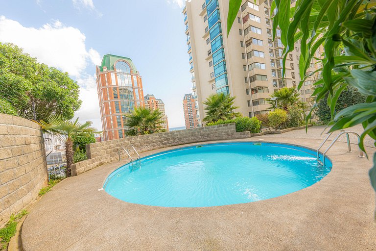 Apartment with parking, steps from the sea and Mall Marina.