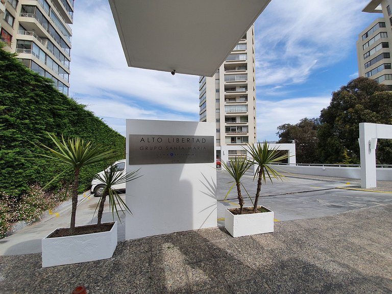 Apartment with parking, steps from the sea and Mall Marina.