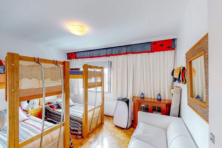 Family apartment with a view of Playa Brava, Punta.