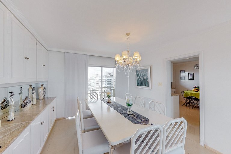 Family apartment with a view of Playa Brava, Punta.