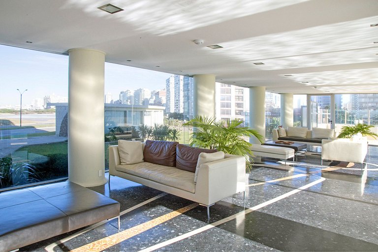 Family apartment with a view of Playa Brava, Punta.