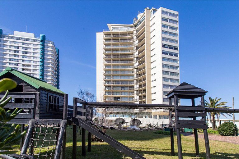 Family apartment with a view of Playa Brava, Punta.