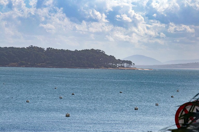 Apartment with a view of Mahilos Pier, Punta del Este.