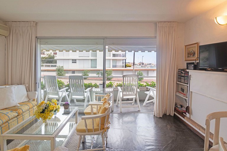 Apartamento con vista al Muelle de Mahilos, Punta.